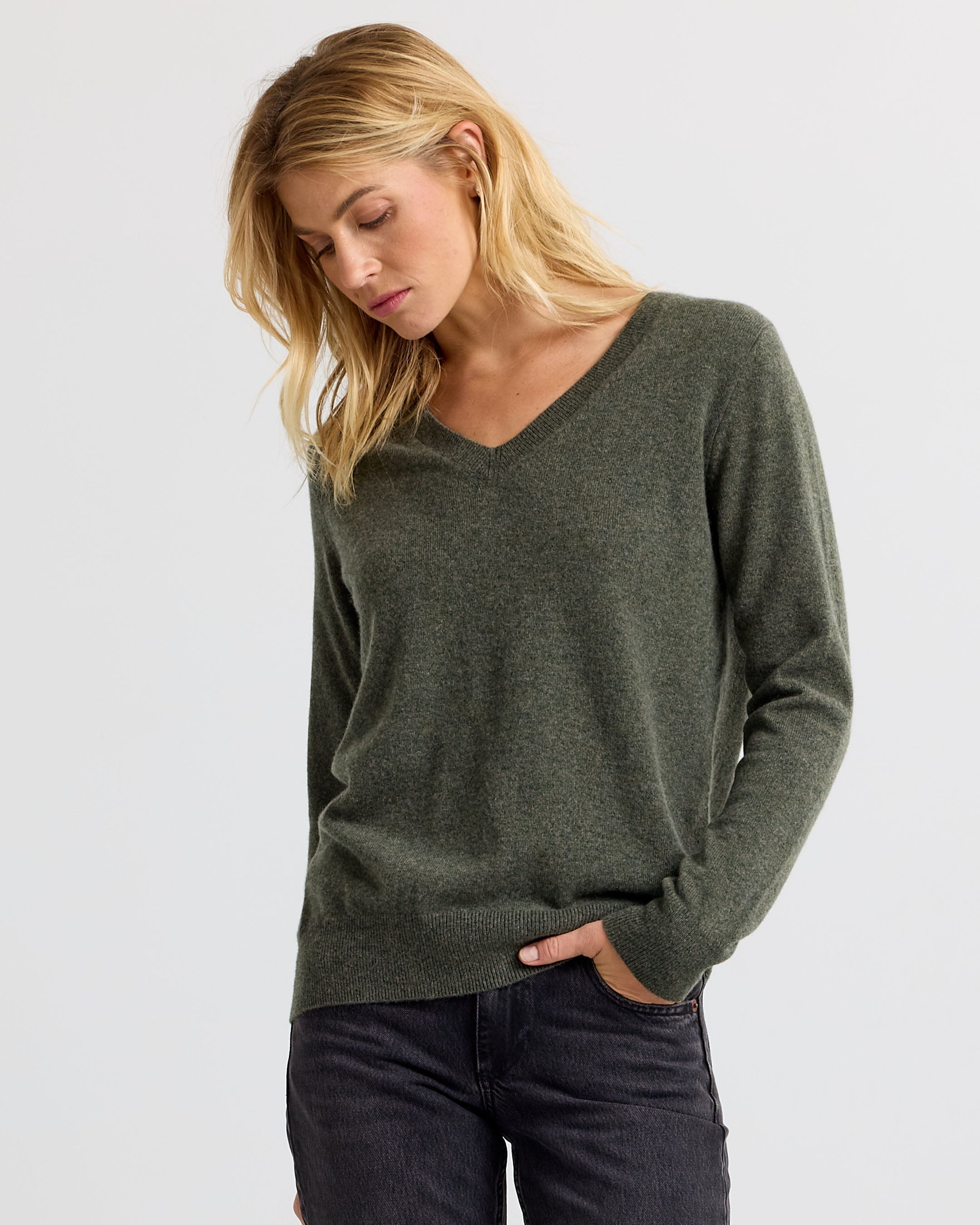 Essential Cashmere V-Neck