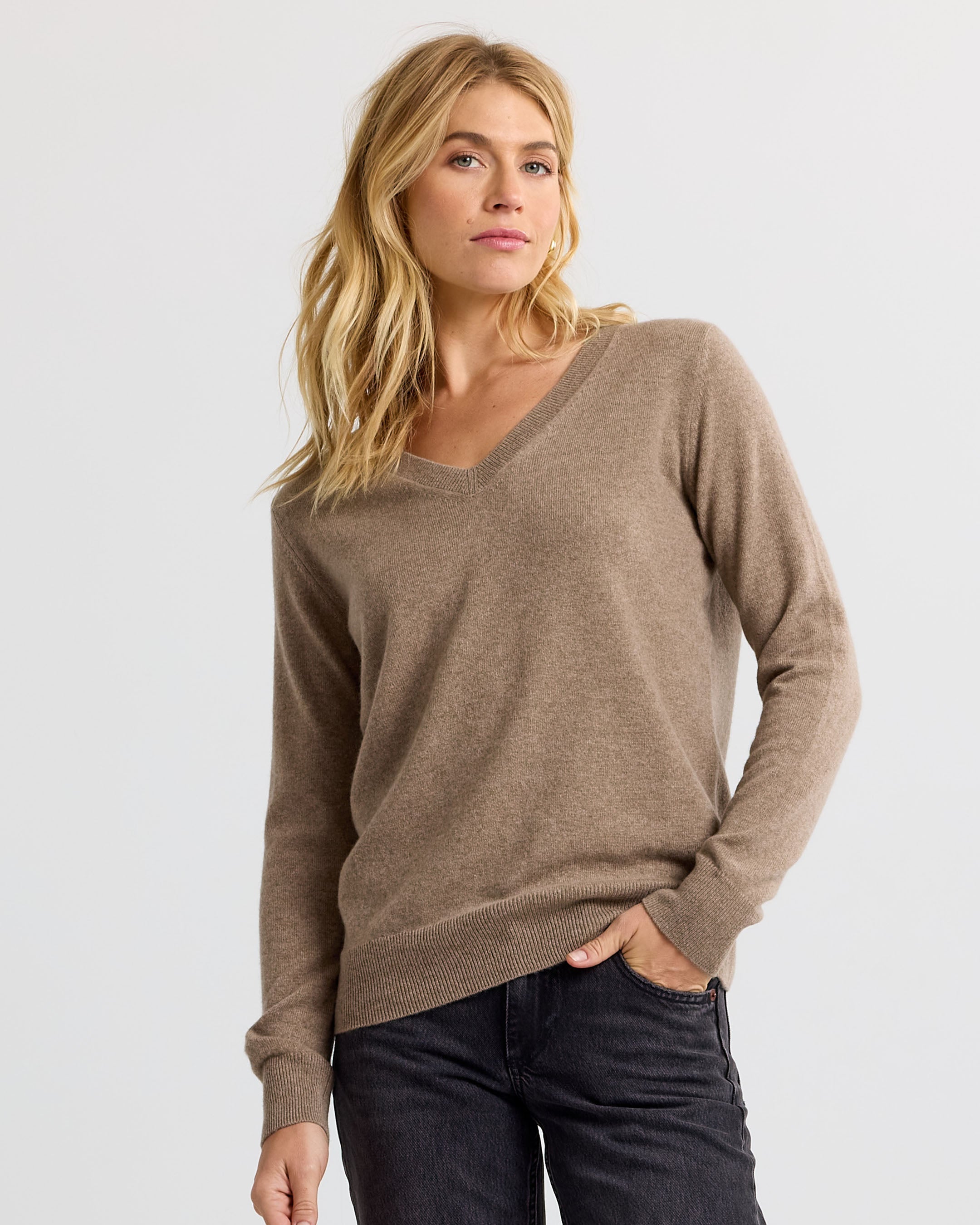 Essential Cashmere V-Neck